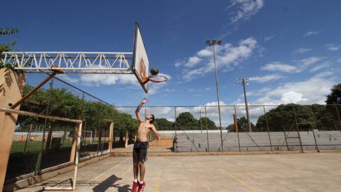 Atividades esportivas, no Elias Gadia, em Campo Grande. foto: Diogo Gonçalves