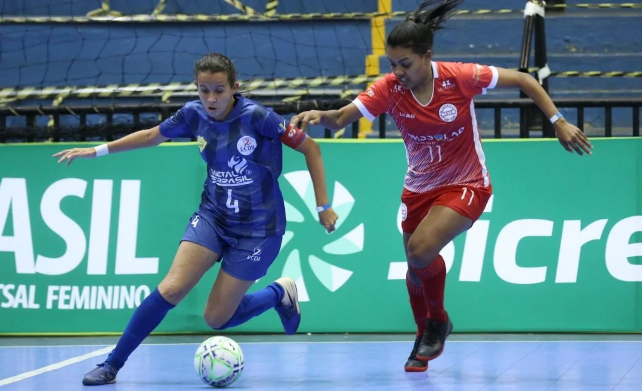 Brasil vence na prorrogação e fatura Mundial de Futsal