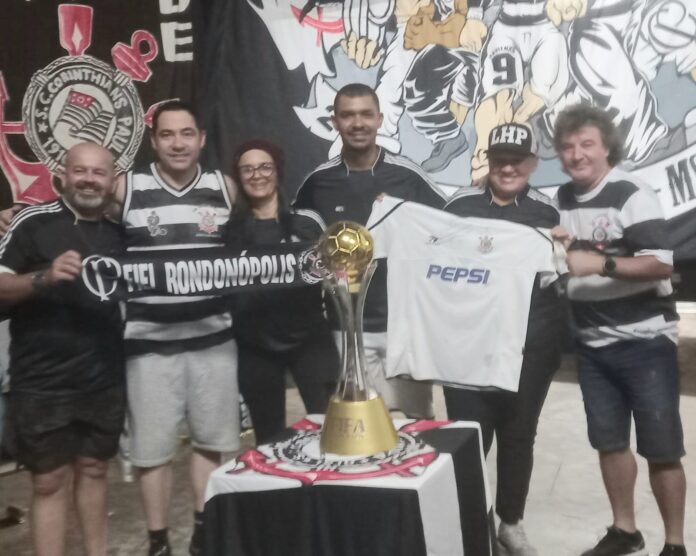 Ex-Corinthians: Chicão e Tupãzinho se enfrentam em jogo festivo em